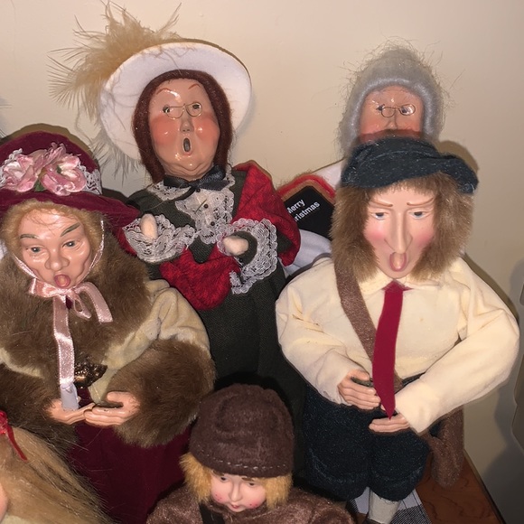 The Carolers - 9 Figures - Picture 5 of 9